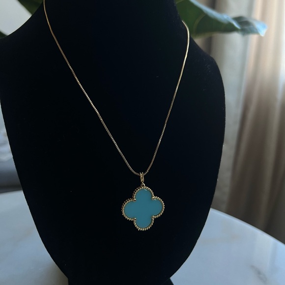 turquoise Clover Pendant Necklace - Picture 3 of 3